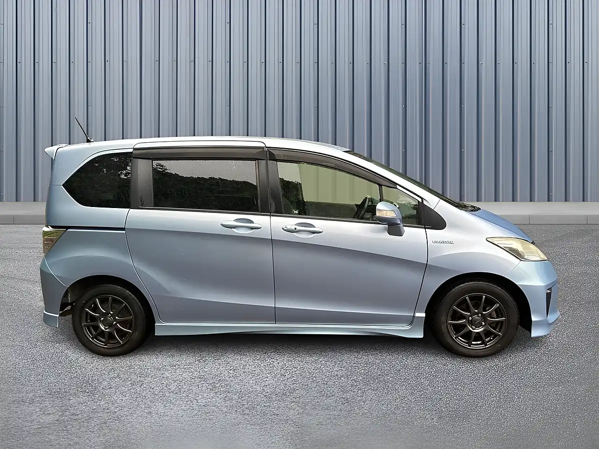 Used 2013 Honda Freed Blue - Interior and Exterior details 7