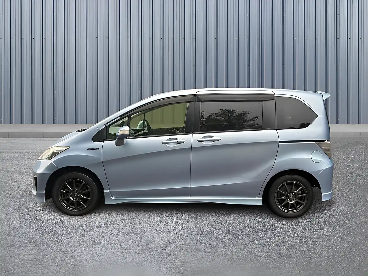 Used 2013 Honda Freed Blue - Interior and Exterior details 8