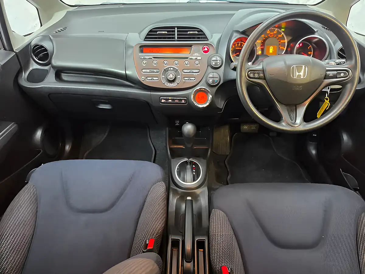 Used 2013 Honda Jazz Es Brown - Interior and Exterior details 11