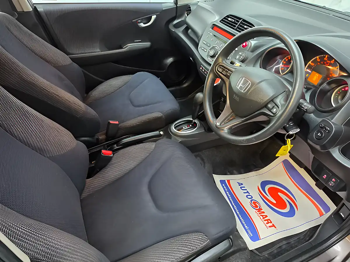 Used 2013 Honda Jazz Es Brown - Interior and Exterior details 13