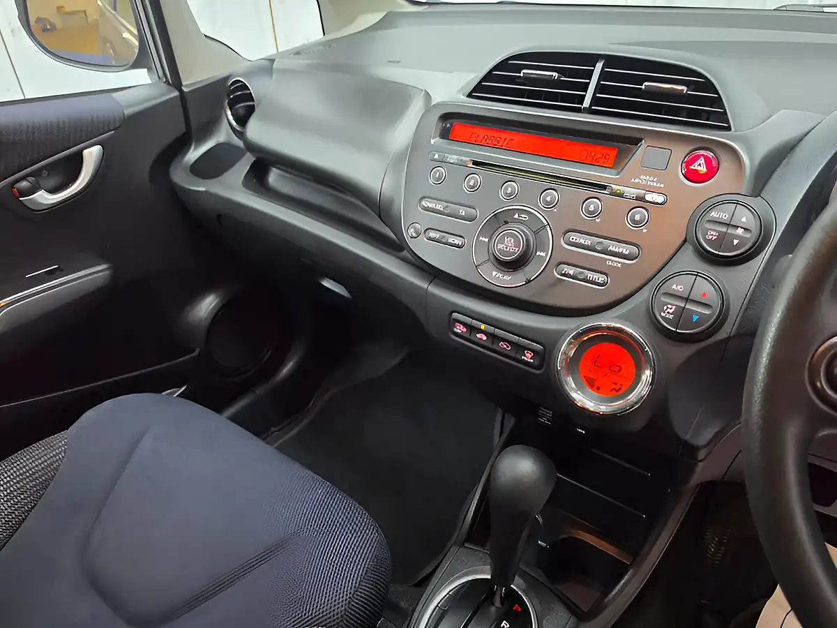 Used 2013 Honda Jazz Es Brown - Interior and Exterior details 14