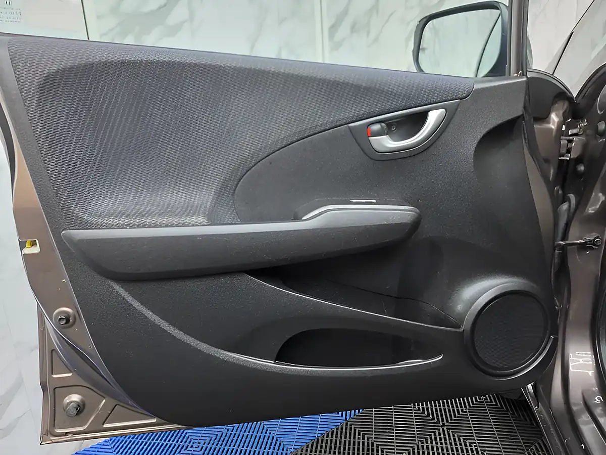 Used 2013 Honda Jazz Es Brown - Interior and Exterior details 17