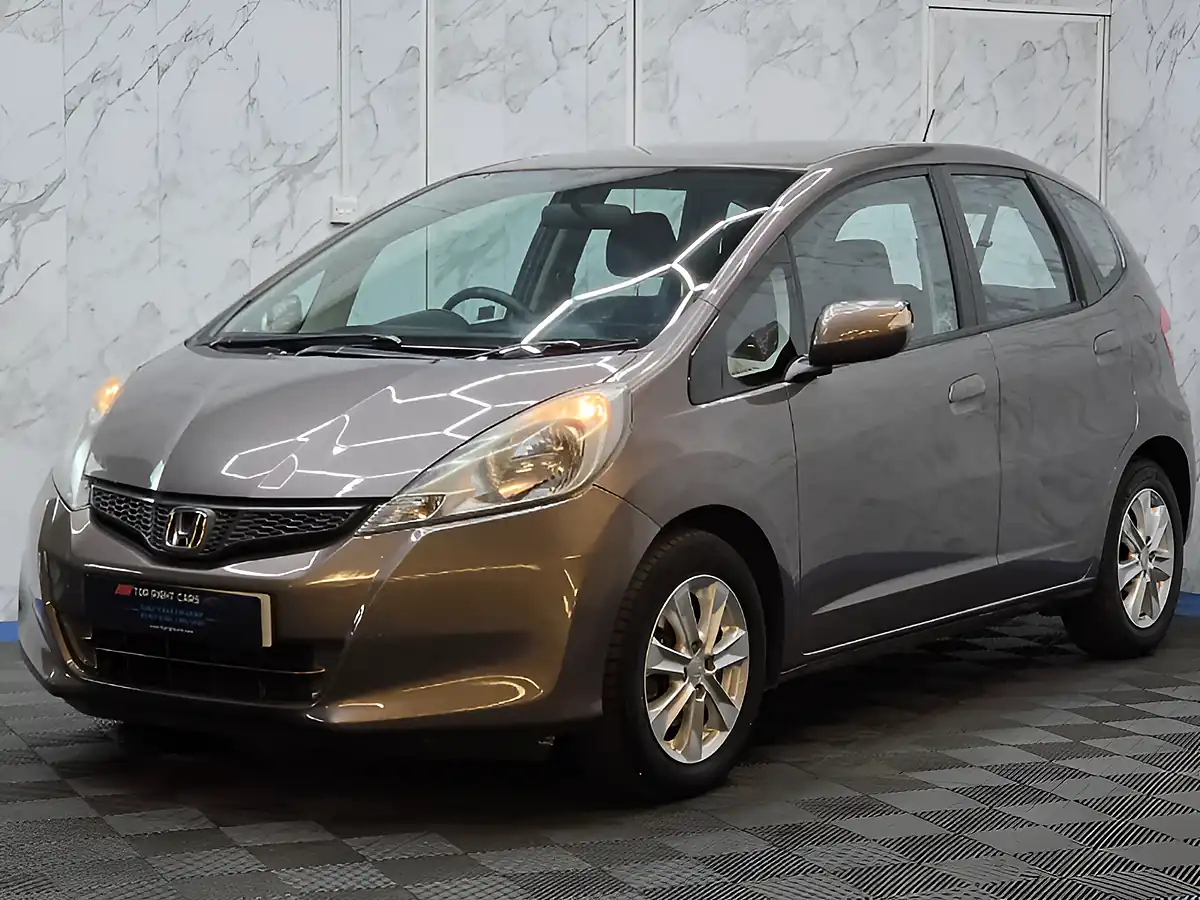 Used 2013 Honda Jazz Es Brown - Interior and Exterior details 4