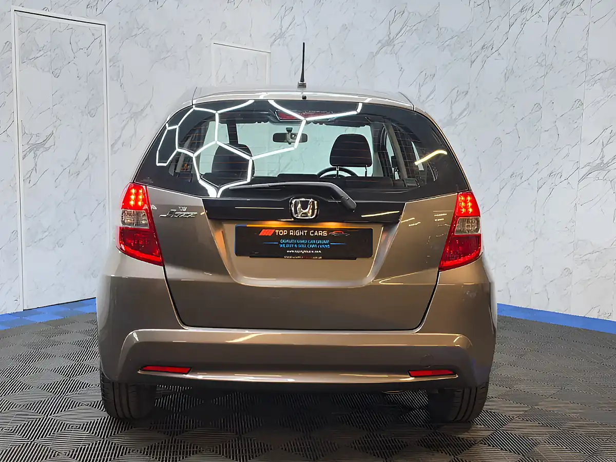 Used 2013 Honda Jazz Es Brown - Interior and Exterior details 6