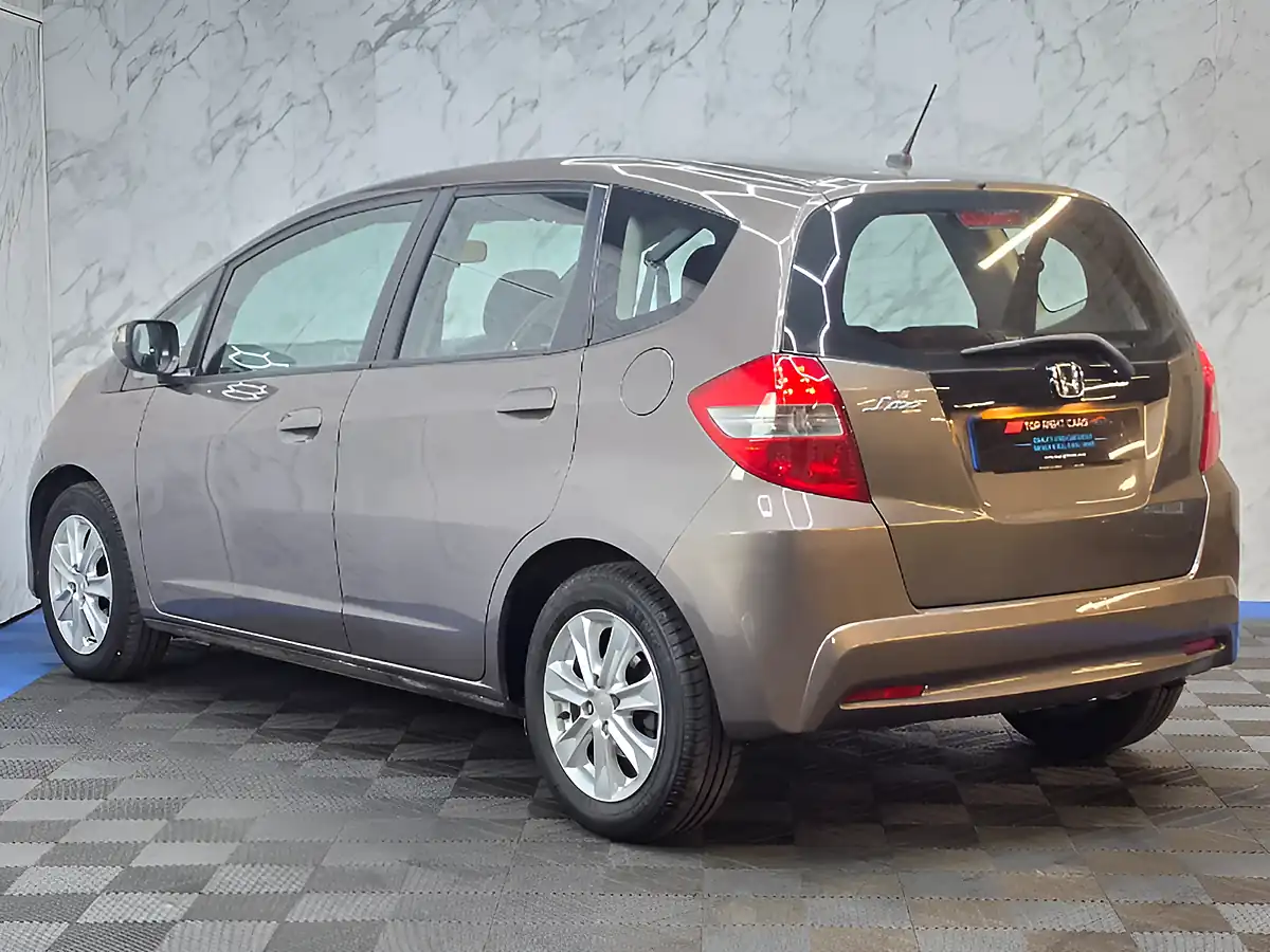 Used 2013 Honda Jazz Es Brown - Interior and Exterior details 7