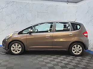 Used 2013 Honda Jazz Es Brown - Interior and Exterior details 8