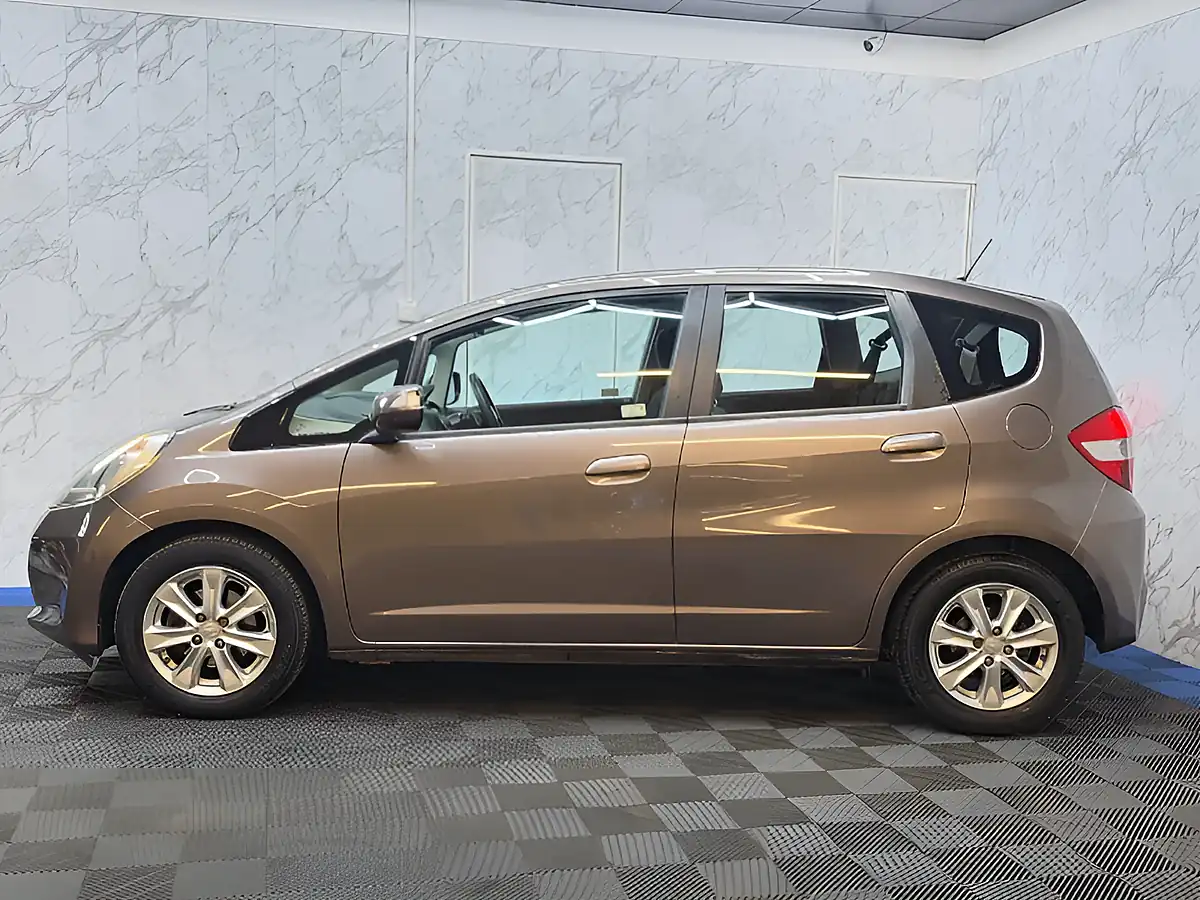 Used 2013 Honda Jazz Es Brown - Interior and Exterior details 8