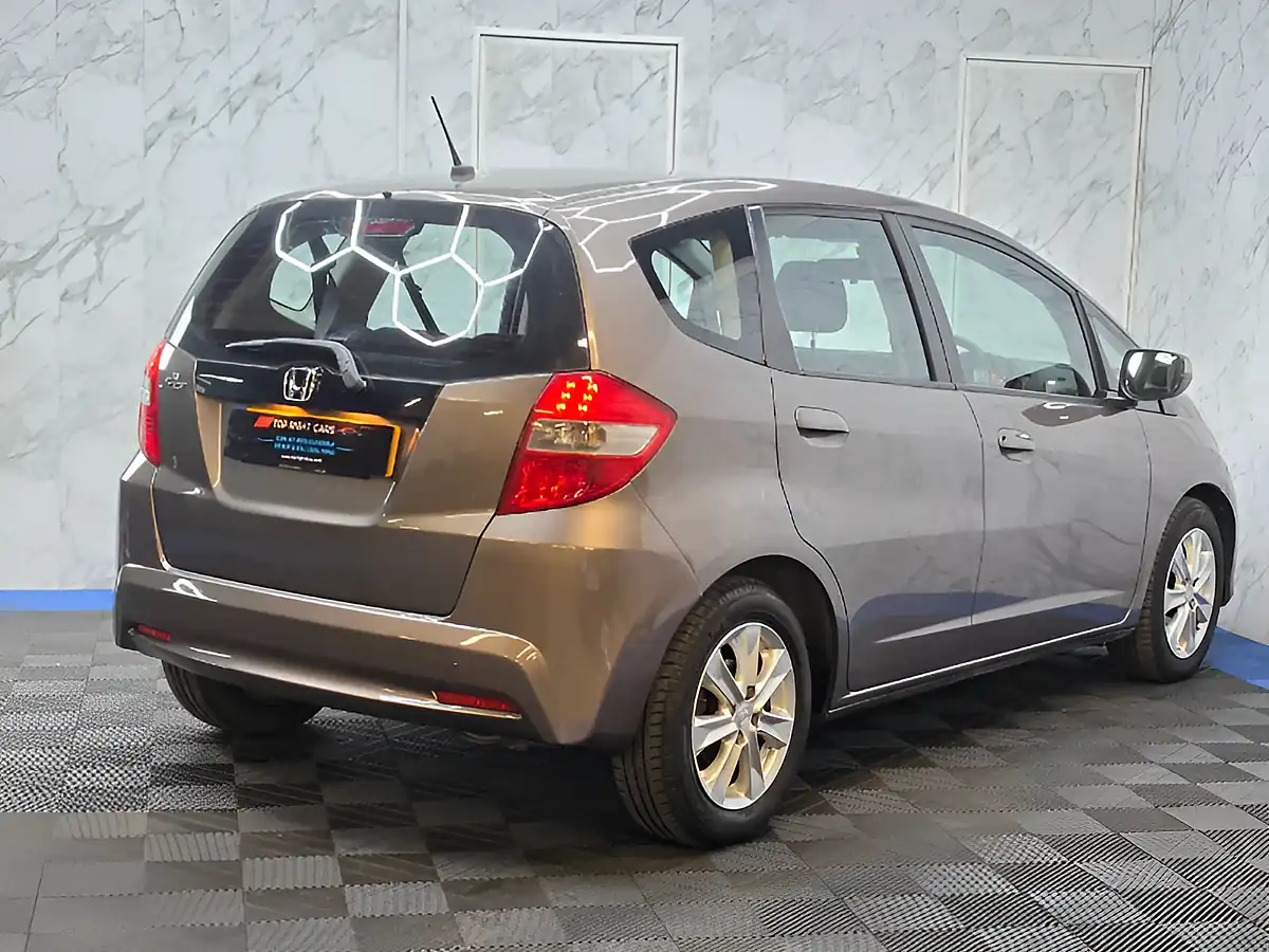 Used 2013 Honda Jazz Es Brown - Interior and Exterior details 9