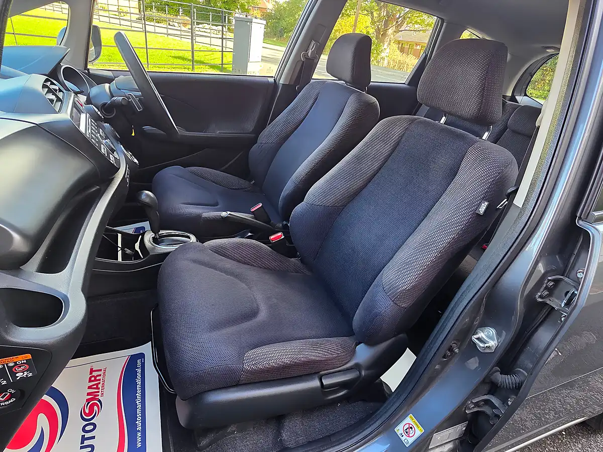 Used 2013 Honda Jazz Es Grey - Interior and Exterior details 10