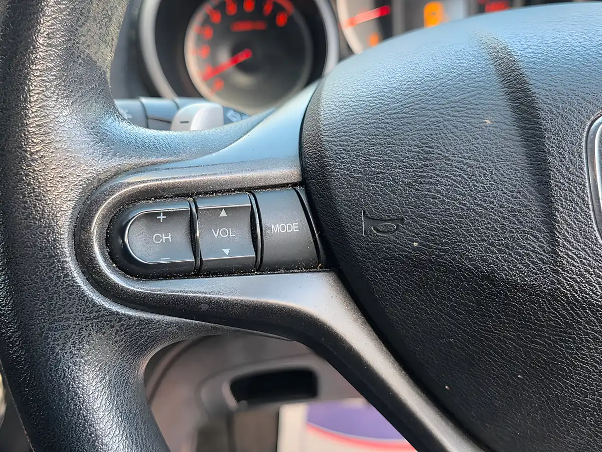 Used 2013 Honda Jazz Es Grey - Interior and Exterior details 16