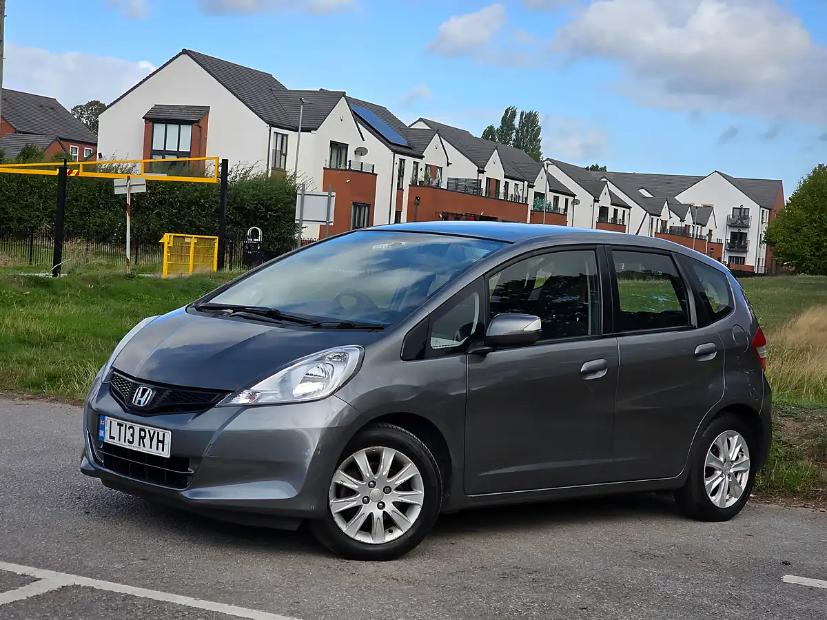 Used 2013 Honda Jazz Es Grey - Interior and Exterior details 3