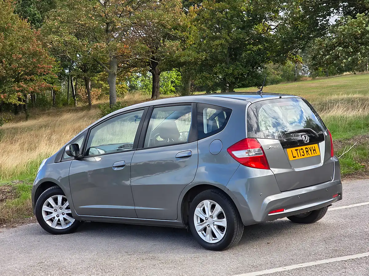 Used 2013 Honda Jazz Es Grey - Interior and Exterior details 5