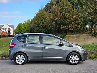 Used 2013 Honda Jazz Es Grey - Interior and Exterior details 8