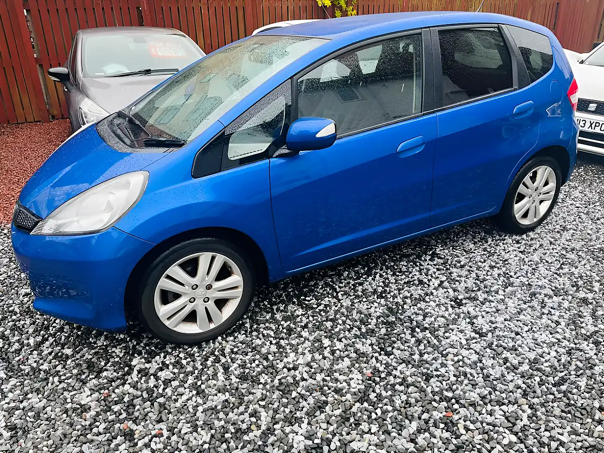 Used 2013 Honda Jazz Es Plus Blue - Interior and Exterior details 2