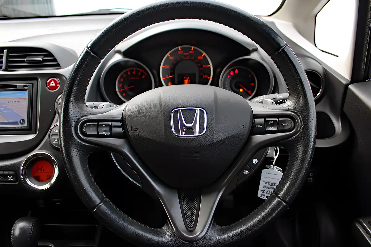 Used 2013 Honda Jazz Es Plus Grey - Interior and Exterior details 18