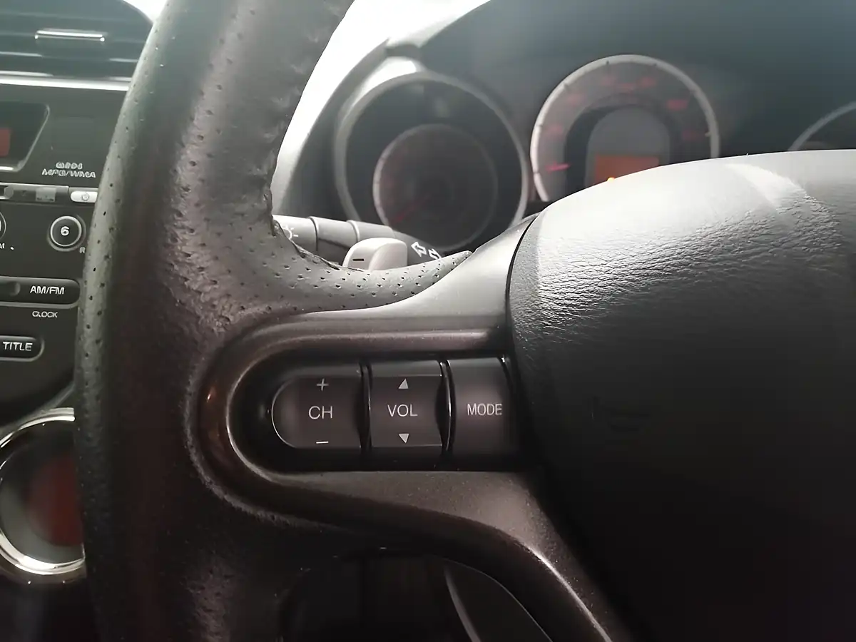 Used 2013 Honda Jazz Es Plus Silver - Interior and Exterior details 8