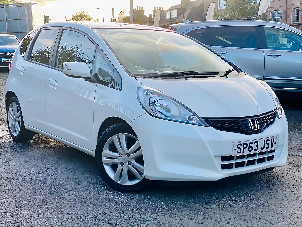 Used 2013 Honda Jazz Es Plus White - Front View
