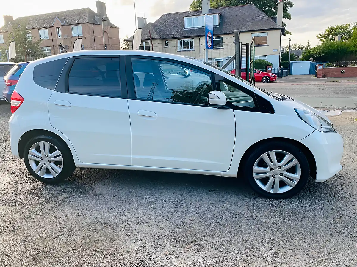 Used 2013 Honda Jazz Es Plus White - Interior and Exterior details 10