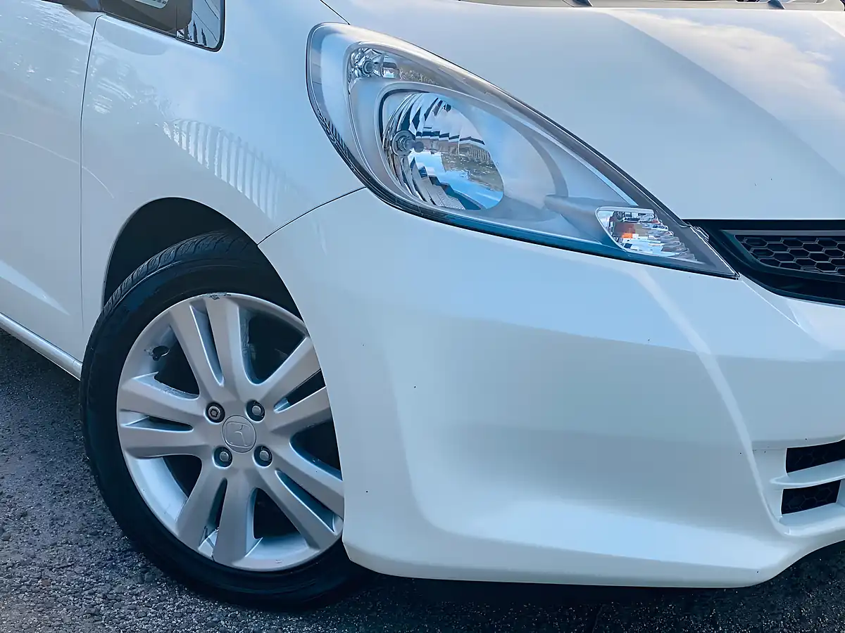 Used 2013 Honda Jazz Es Plus White - Interior and Exterior details 2