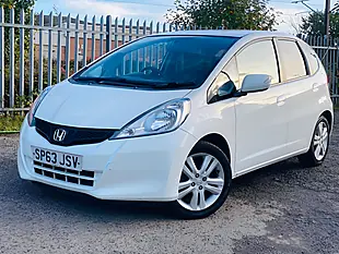 Used 2013 Honda Jazz Es Plus White - Interior and Exterior details 4