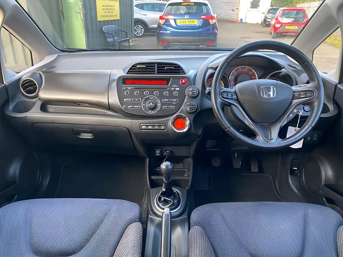 Used 2013 Honda Jazz Es Plus White - Interior and Exterior details 5