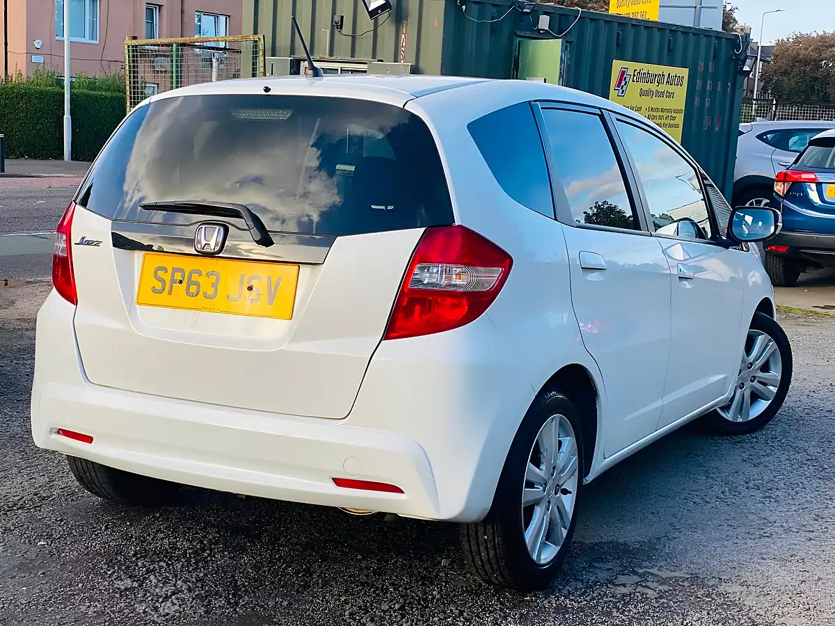 Used 2013 Honda Jazz Es Plus White - Interior and Exterior details 8