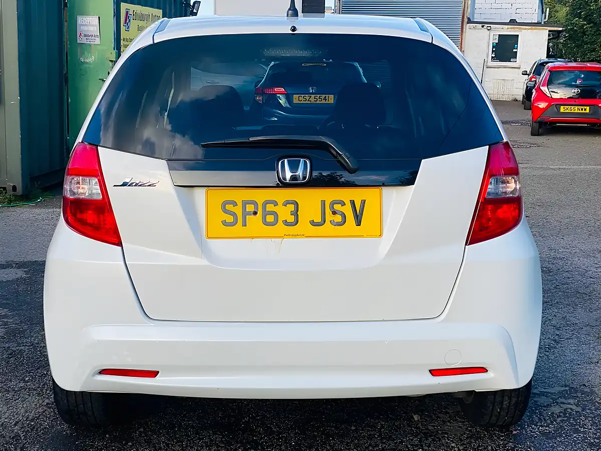 Used 2013 Honda Jazz Es Plus White - Interior and Exterior details 9