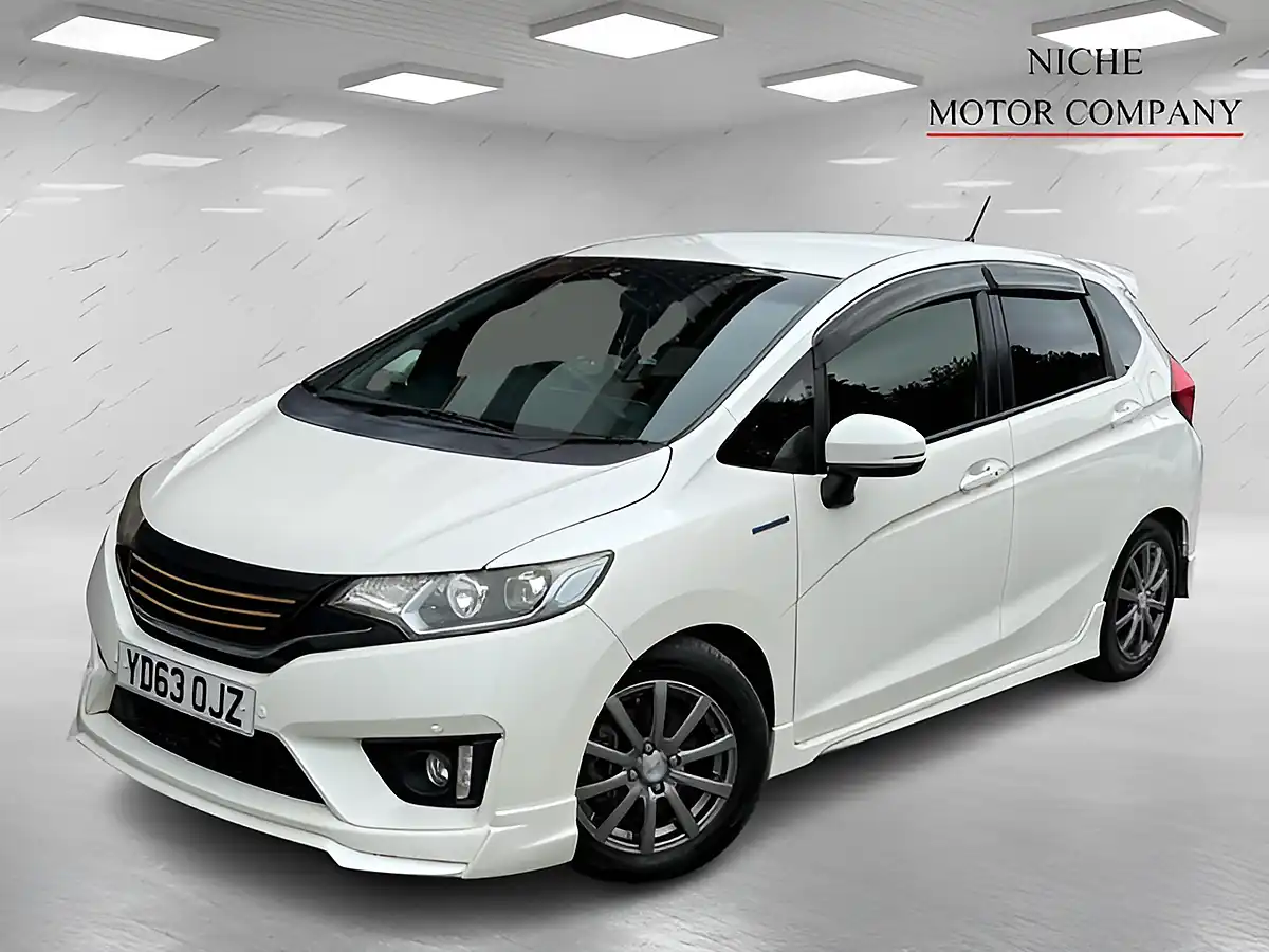 Used 2013 Honda Jazz Hs Silver - Interior and Exterior details 4