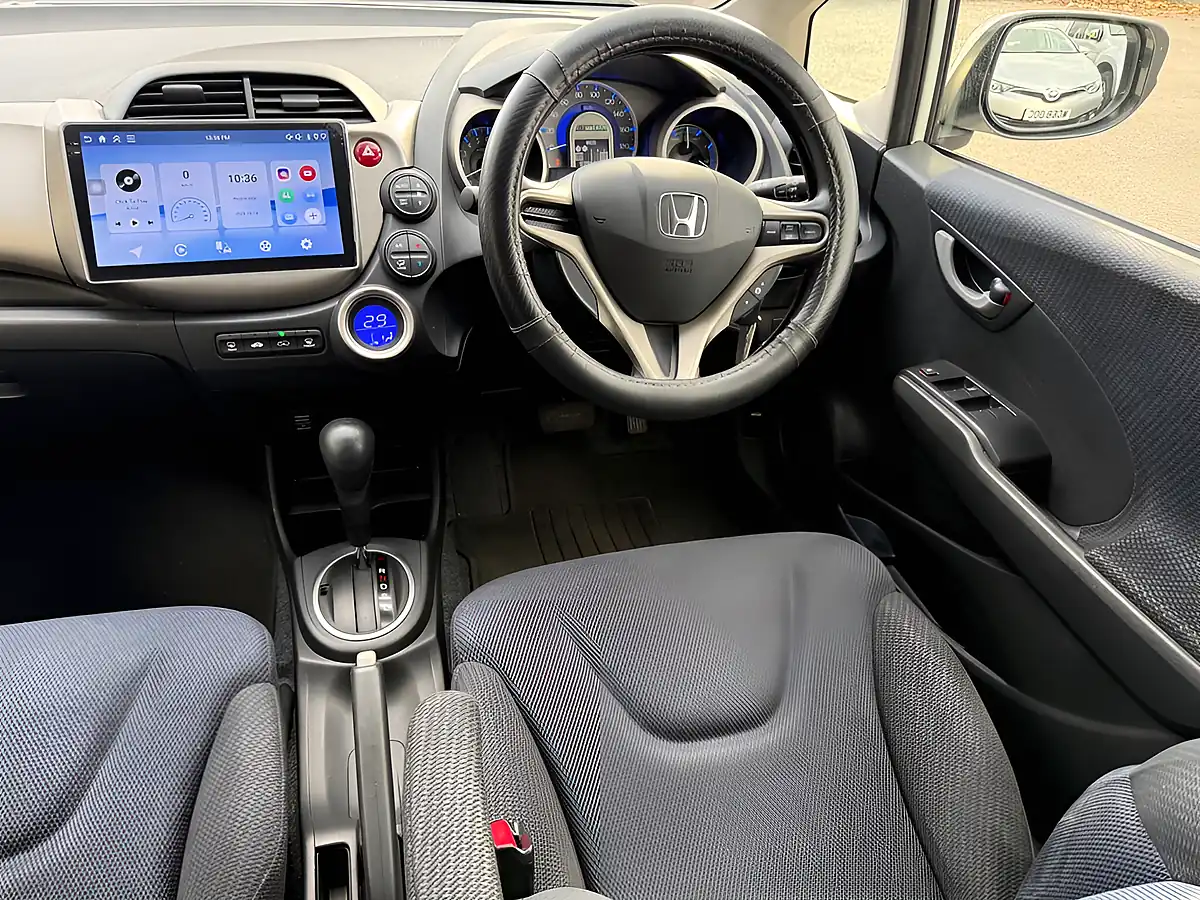 Used 2013 Honda Jazz Hs White - Interior and Exterior details 12