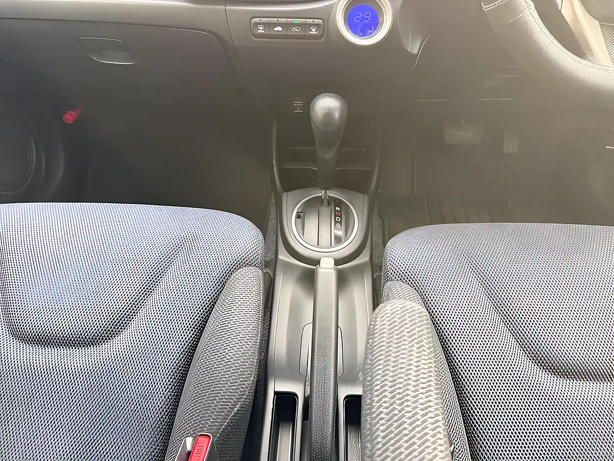 Used 2013 Honda Jazz Hs White - Interior and Exterior details 13