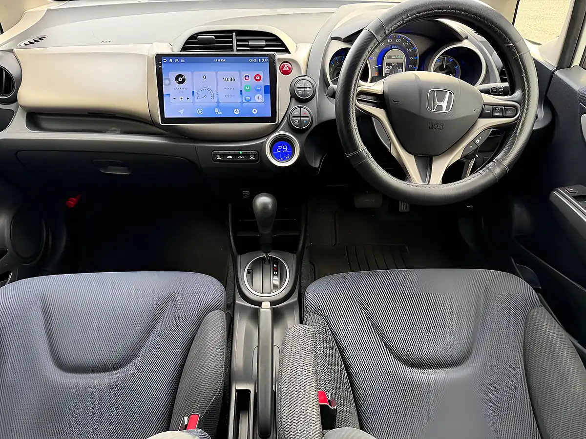 Used 2013 Honda Jazz Hs White - Interior and Exterior details 3