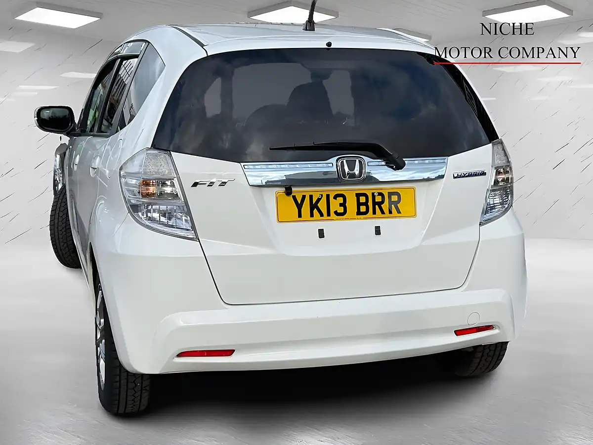 Used 2013 Honda Jazz Hs White - Interior and Exterior details 5