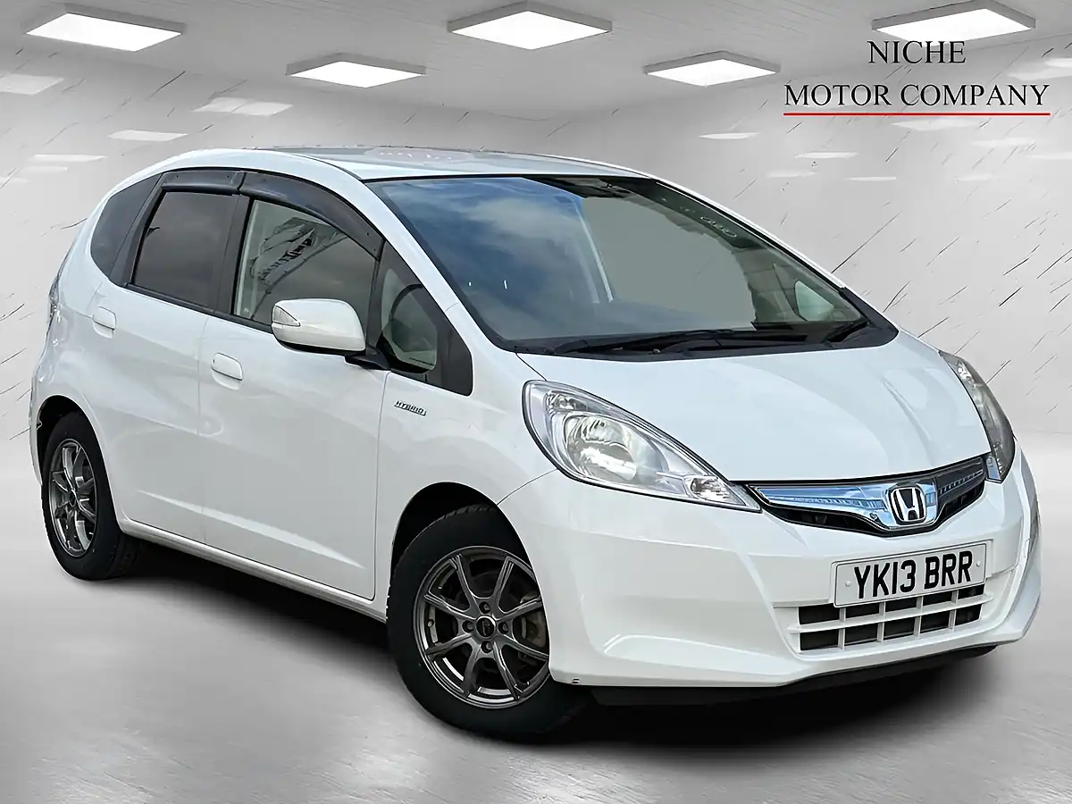 Used 2013 Honda Jazz Hs White - Interior and Exterior details 9