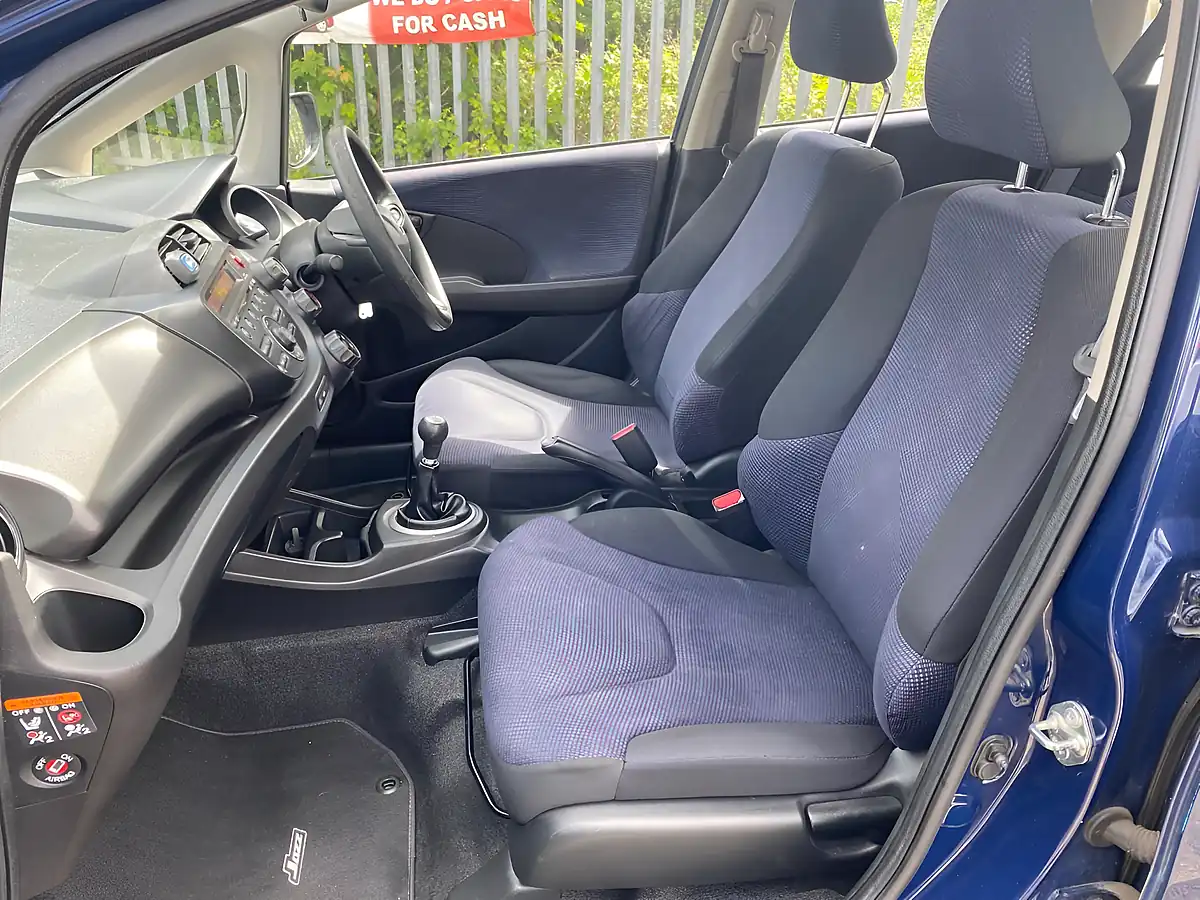 Used 2013 Honda Jazz S Blue - Interior and Exterior details 6