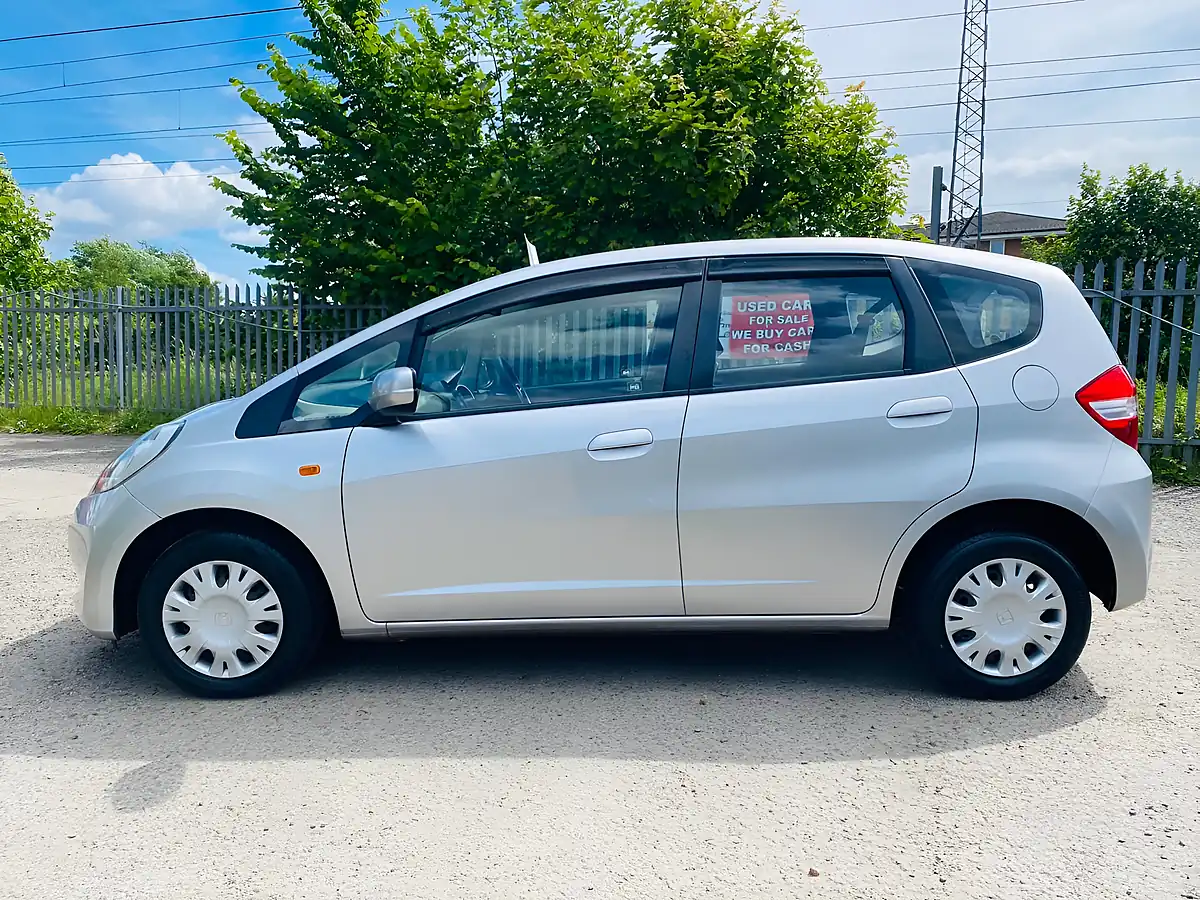 Used 2013 Honda Jazz Silver - Interior and Exterior details 11