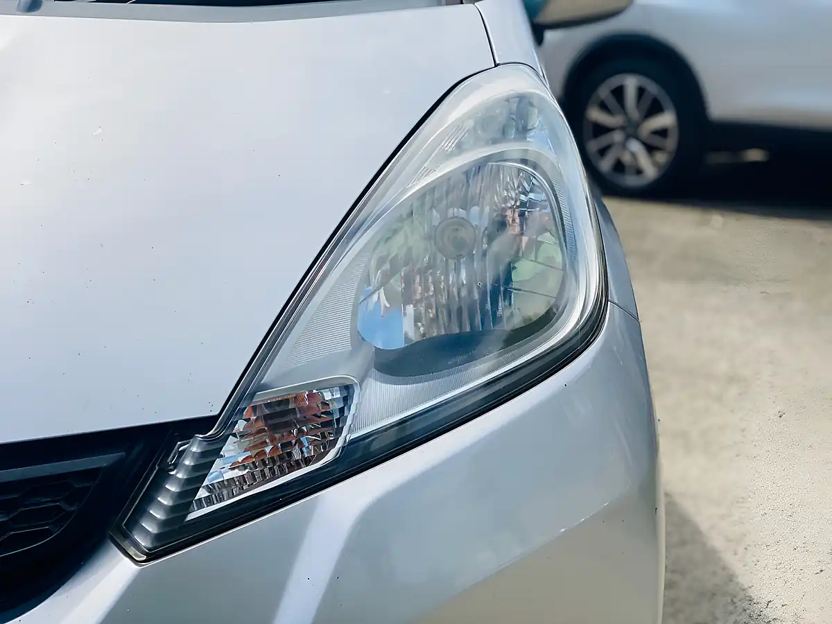 Used 2013 Honda Jazz Silver - Interior and Exterior details 14