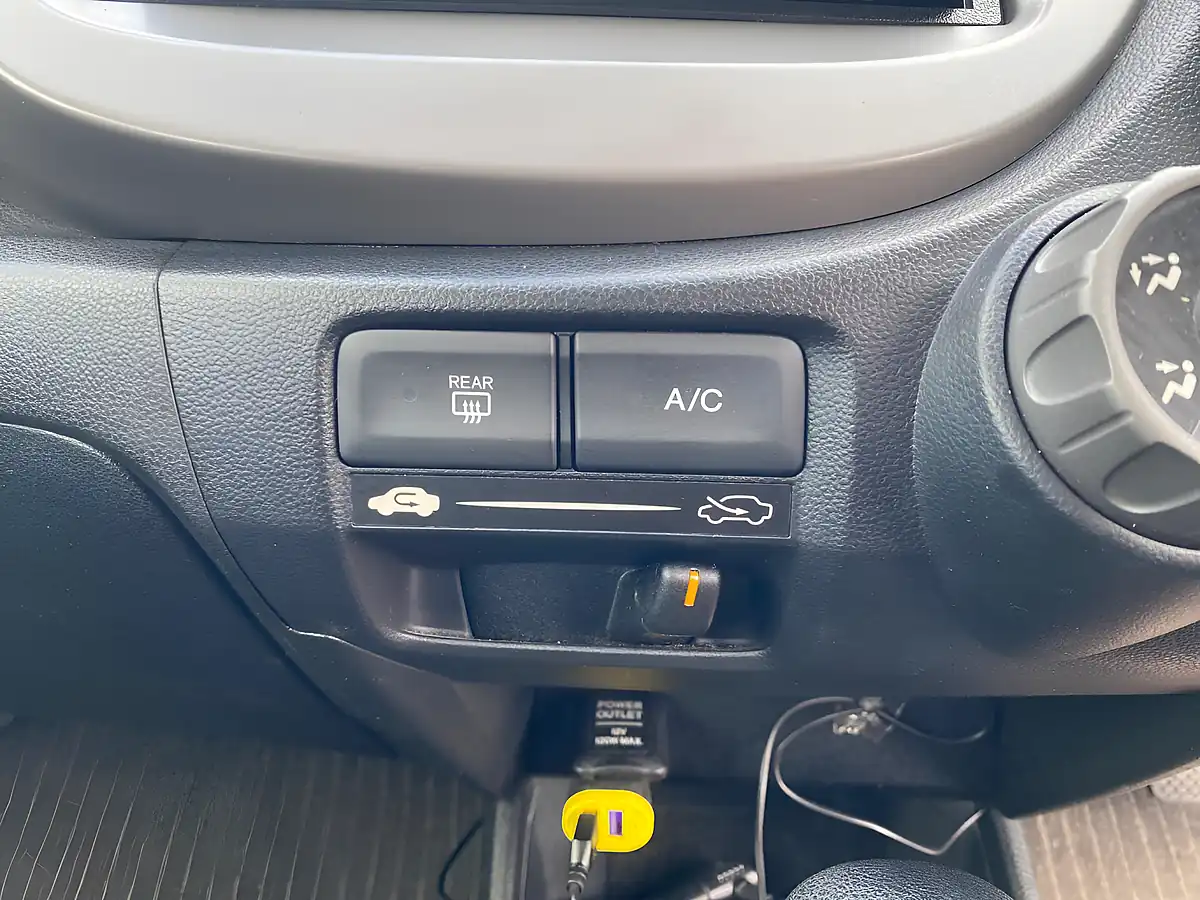 Used 2013 Honda Jazz Silver - Interior and Exterior details 19
