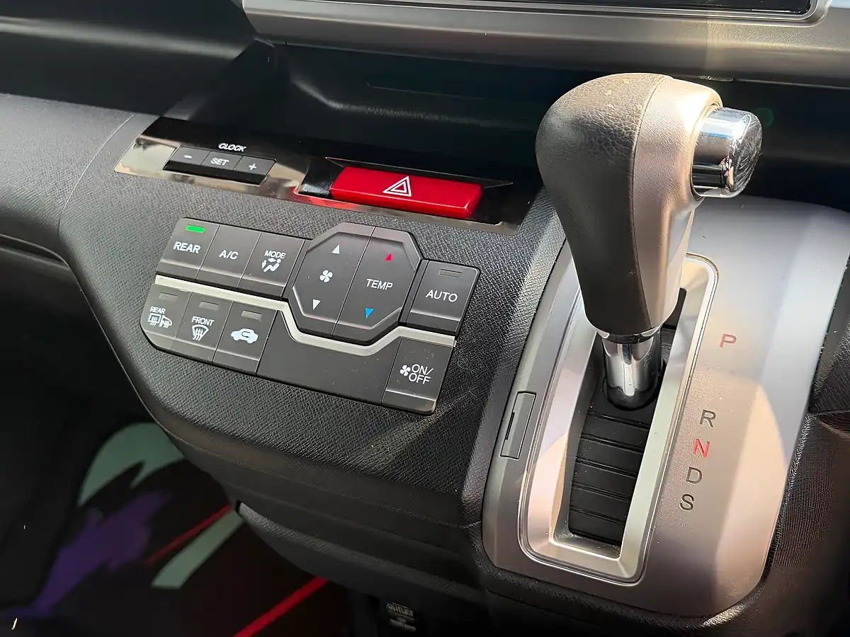 Used 2013 Honda Stepwagon Spada Z Purple - Interior and Exterior details 14