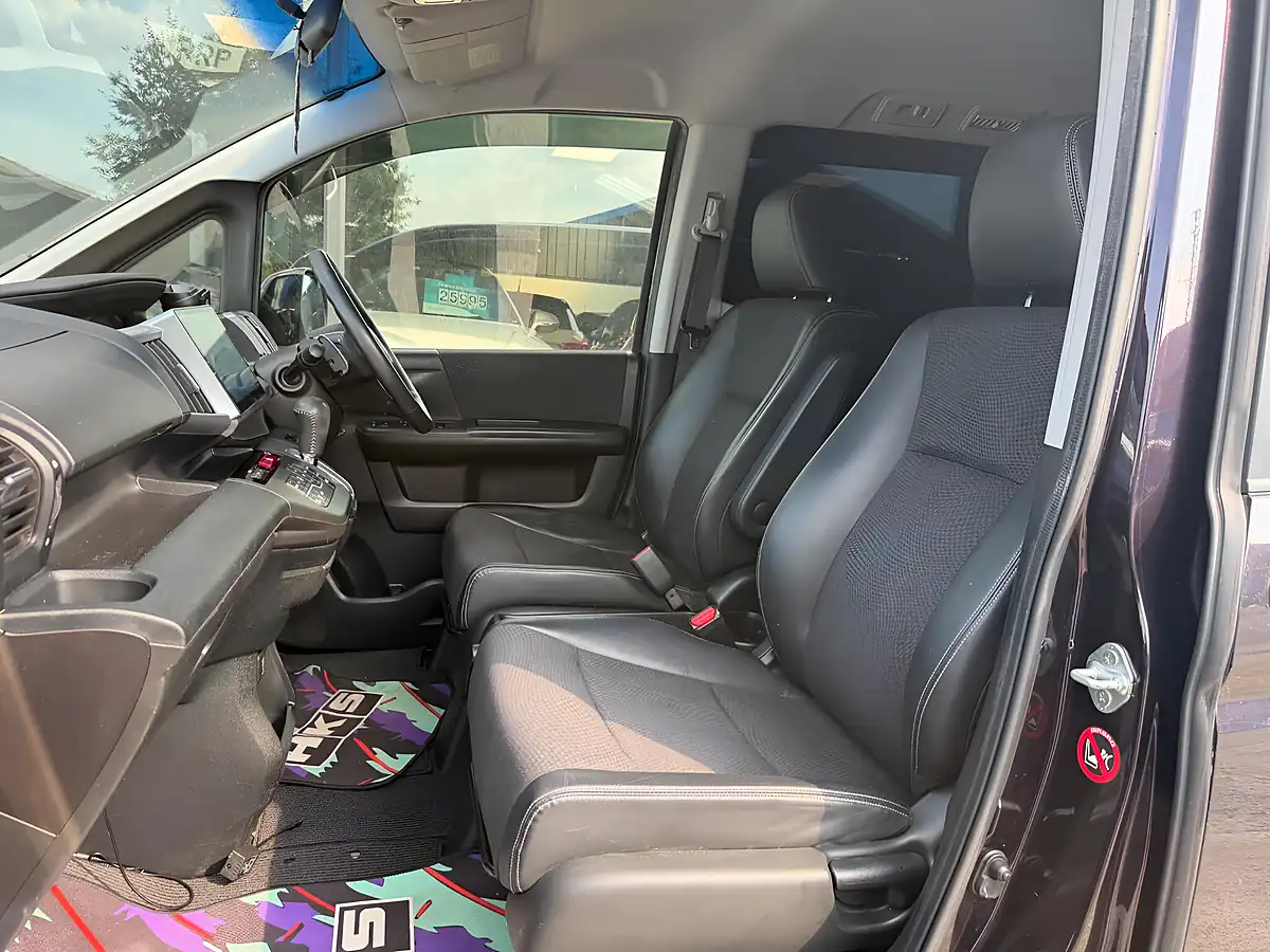 Used 2013 Honda Stepwagon Spada Z Purple - Interior and Exterior details 4