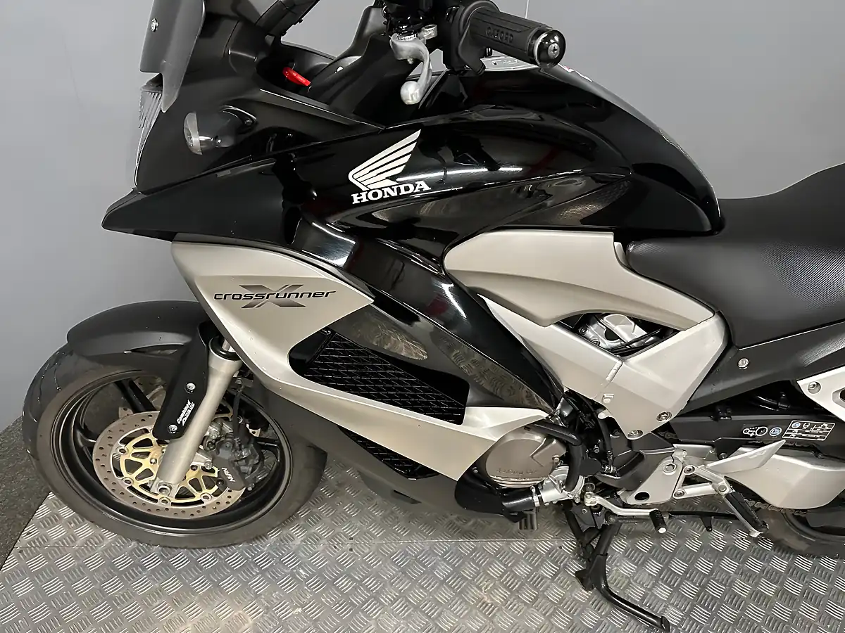 Used 2013 Honda VFR800X Crossrunner Black - Interior and Exterior details 9