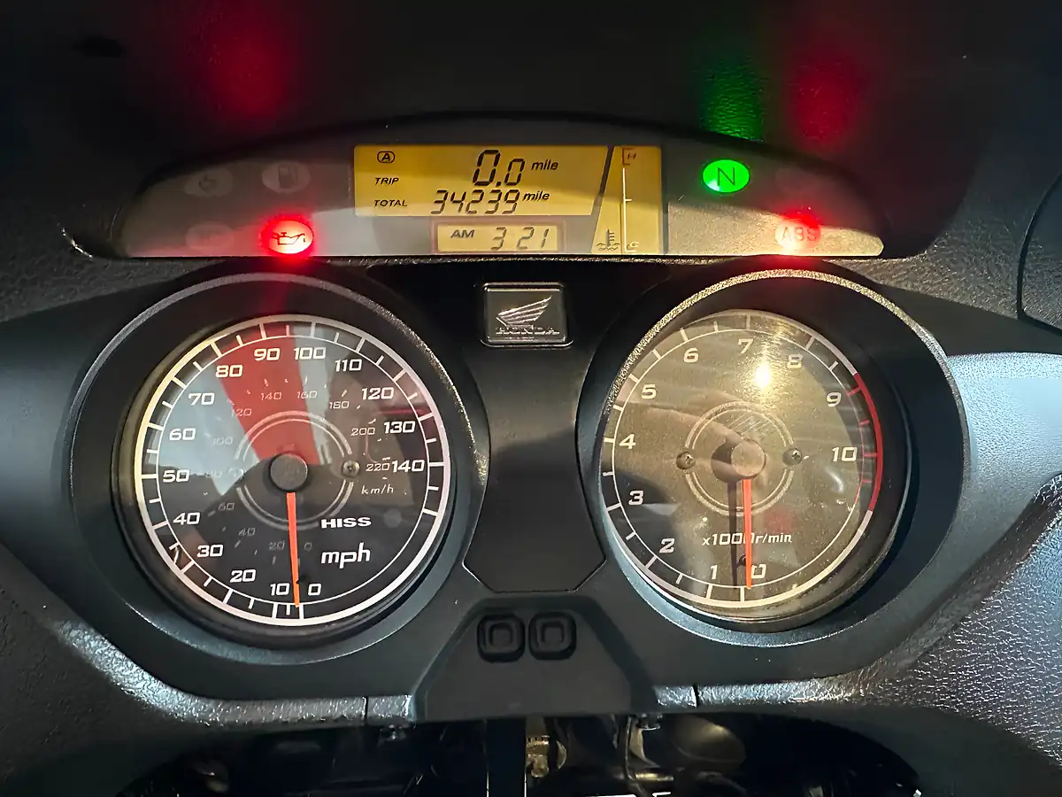 Used 2013 Honda XL1000V Varadero Xl White - Interior and Exterior details 4