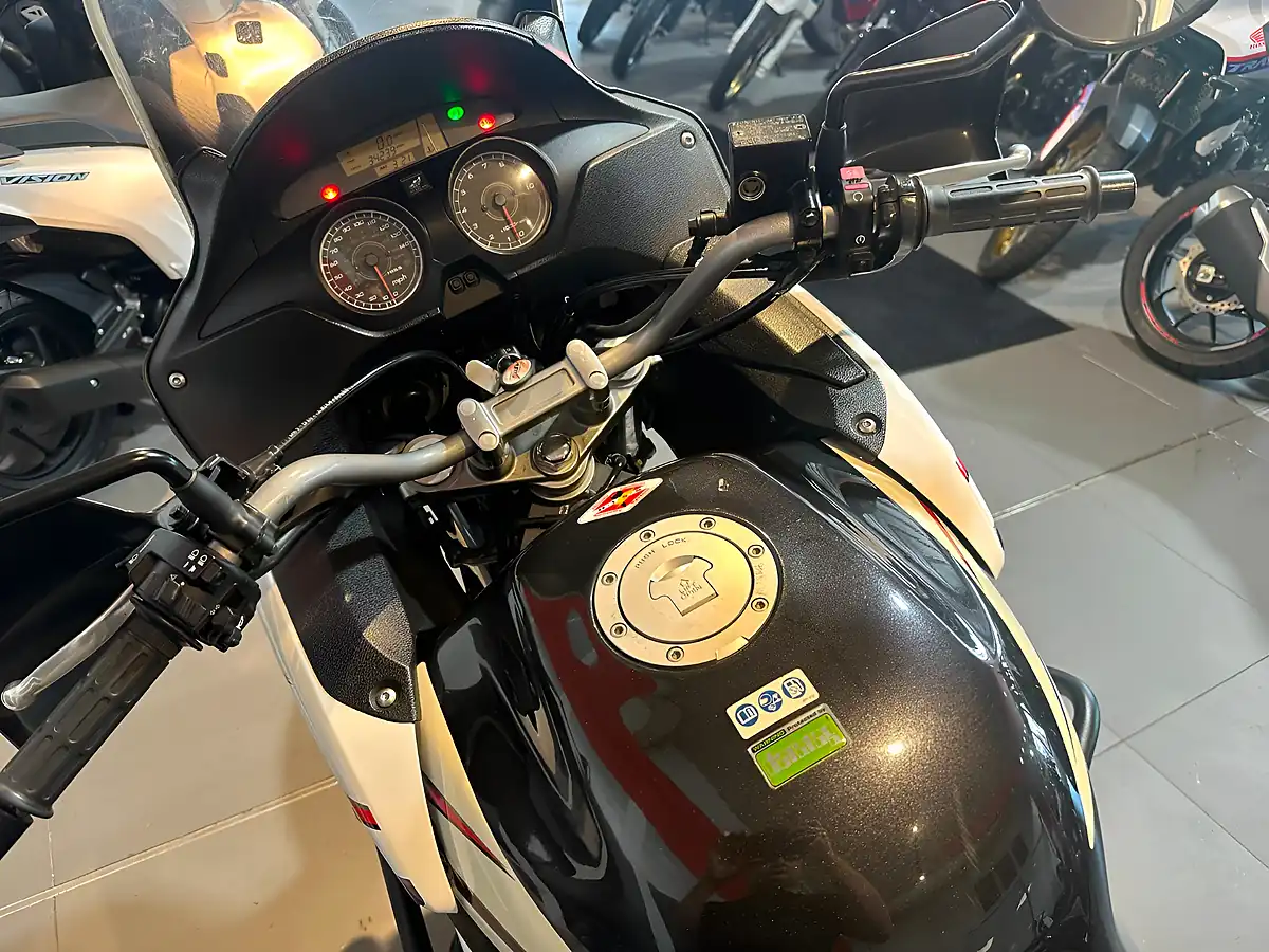 Used 2013 Honda XL1000V Varadero Xl White - Interior and Exterior details 6