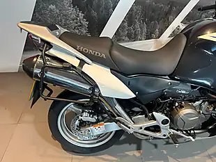 Used 2013 Honda XL1000V Varadero Xl White - Interior and Exterior details 7