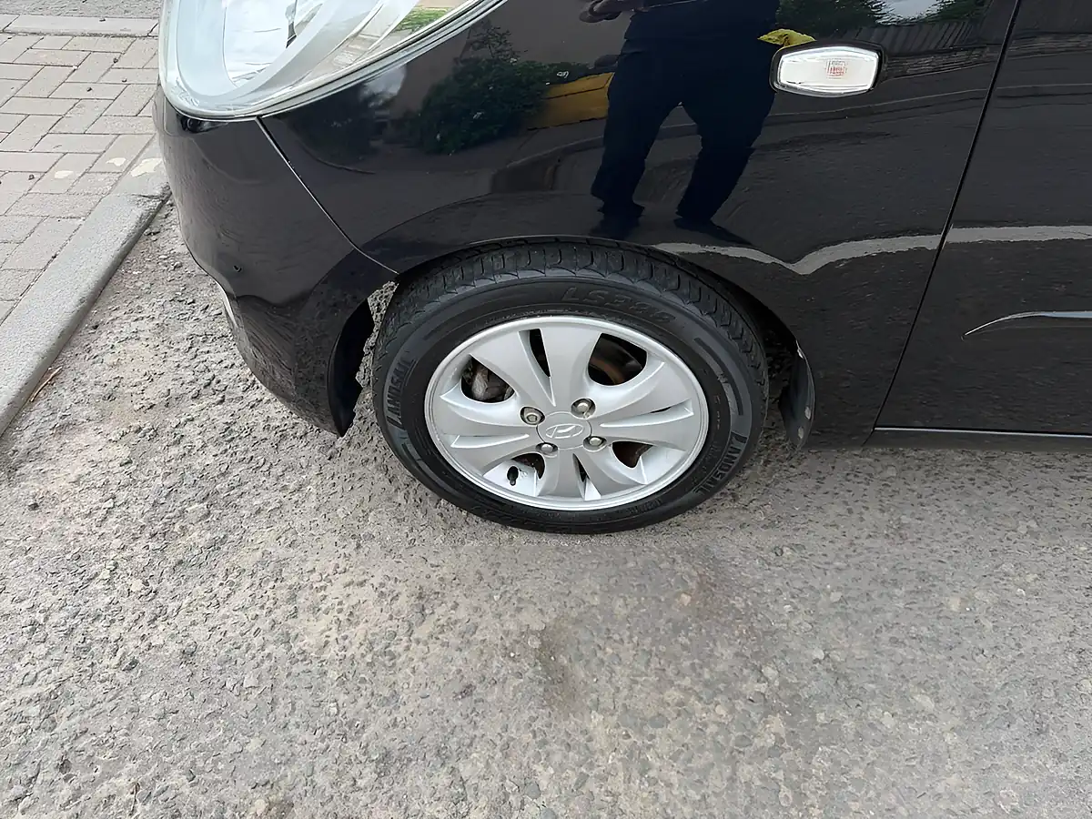 Used 2013 Hyundai I10 Active Black - Interior and Exterior details 18
