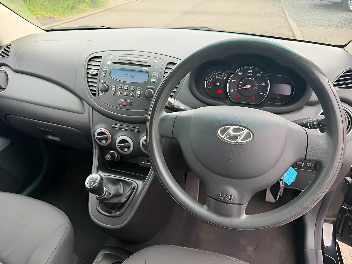 Used 2013 Hyundai I10 Active Black - Interior and Exterior details 9