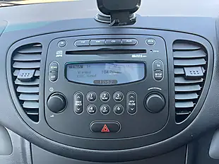 Used 2013 Hyundai i10 Active Black - Interior and Exterior details 16