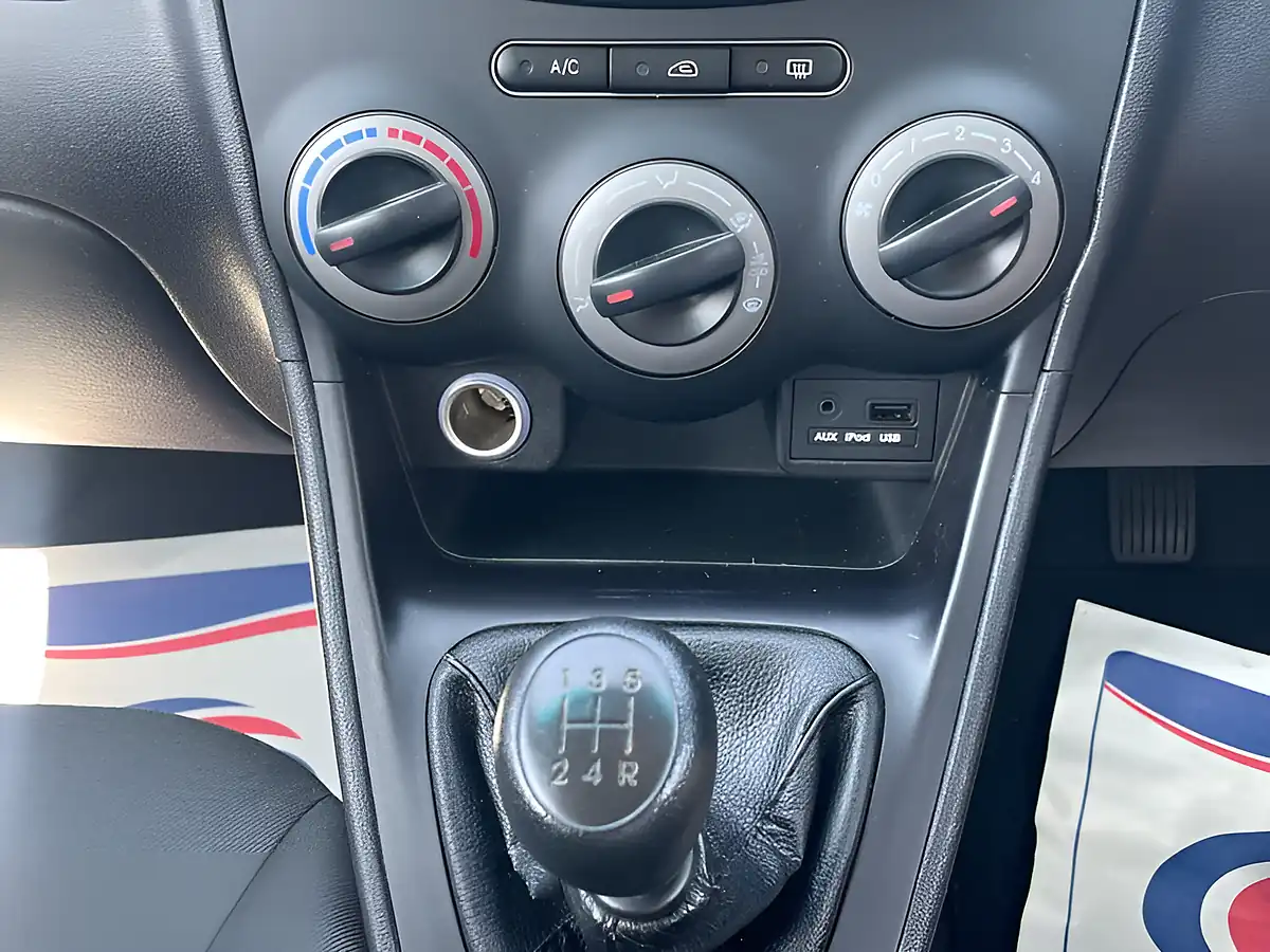 Used 2013 Hyundai i10 Active Black - Interior and Exterior details 17