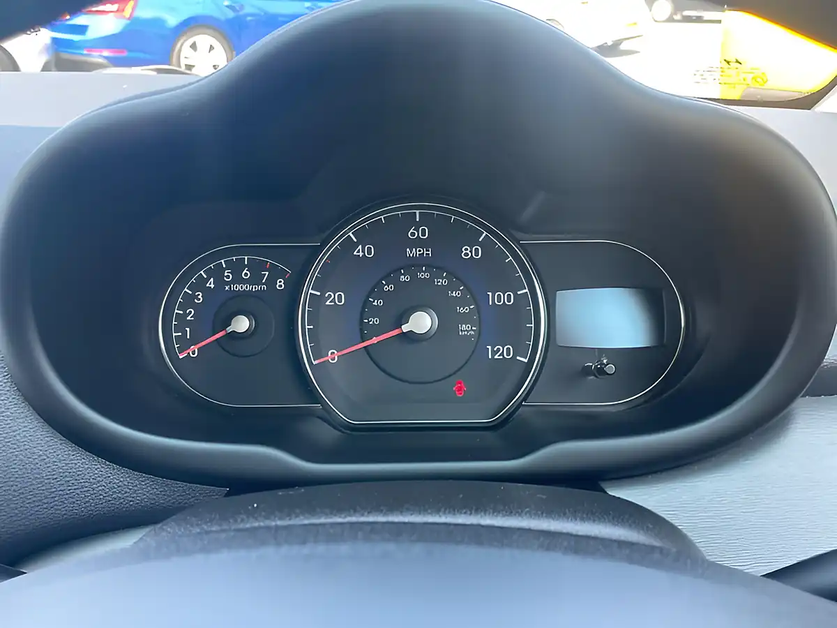 Used 2013 Hyundai i10 Active Black - Interior and Exterior details 18
