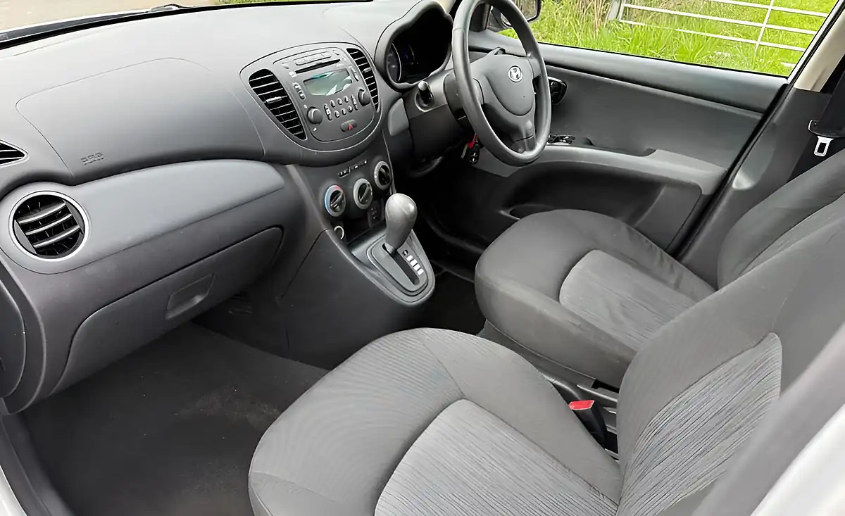 Used 2013 Hyundai i10 Active Grey - Interior and Exterior details 5