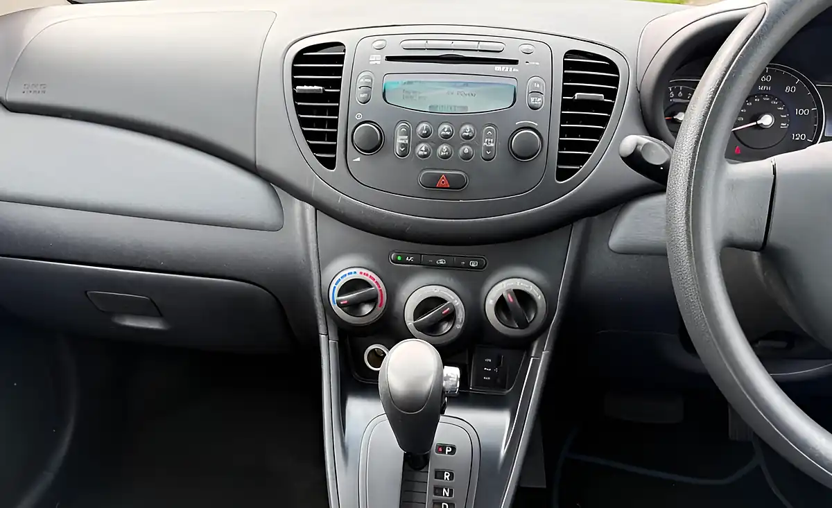 Used 2013 Hyundai i10 Active Grey - Interior and Exterior details 6